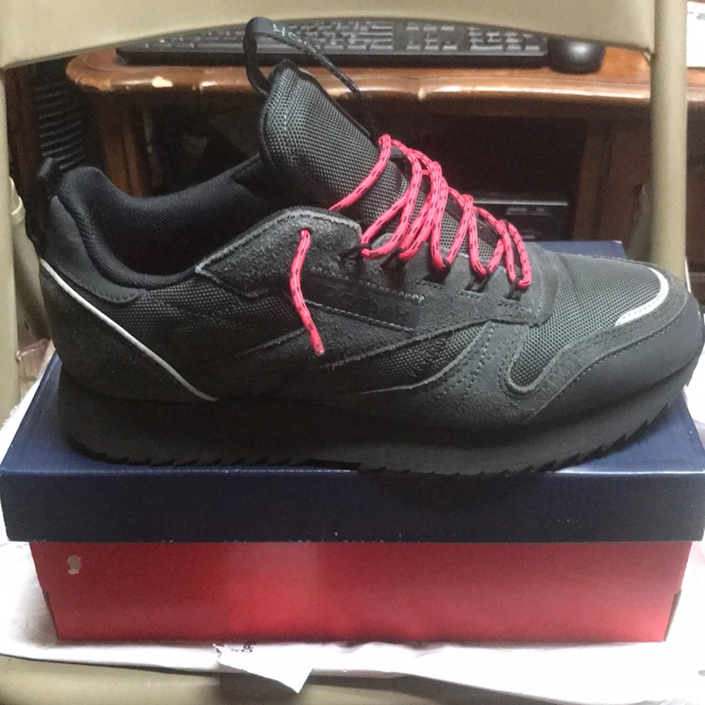 Reebok - Picture 1 of 1